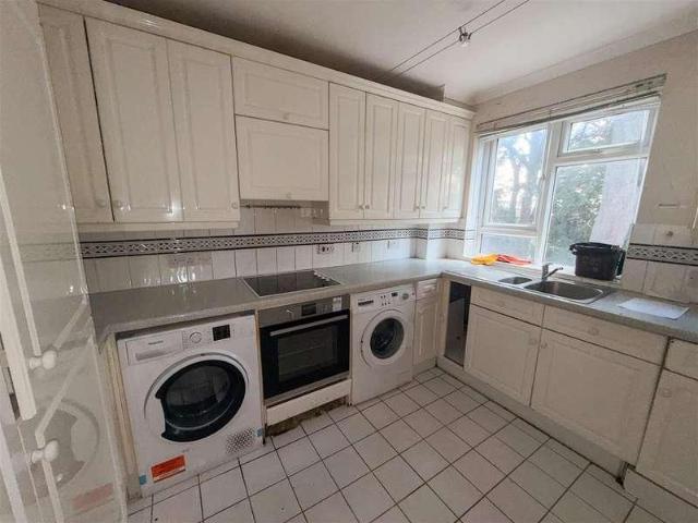 Flat for sale in High Barnet, Greater London
