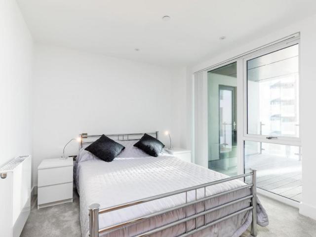 Flat for sale in Ocean Village, City Of Southampton