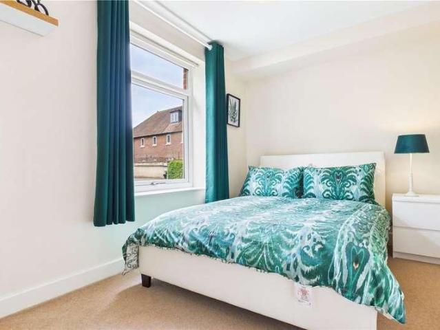 Flat for sale in Pangbourne, West Berkshire