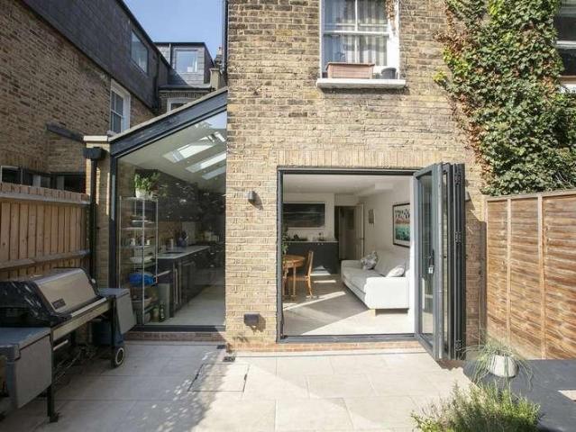 Flat for sale in Camberwell, Greater London