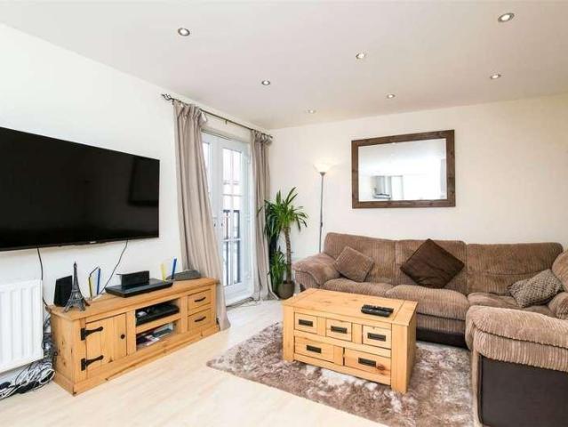 Flat for sale in Bracknell