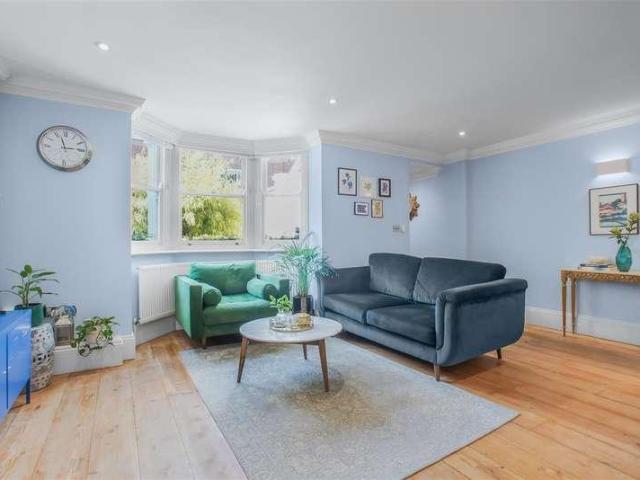 Flat for sale in Archway, Greater London