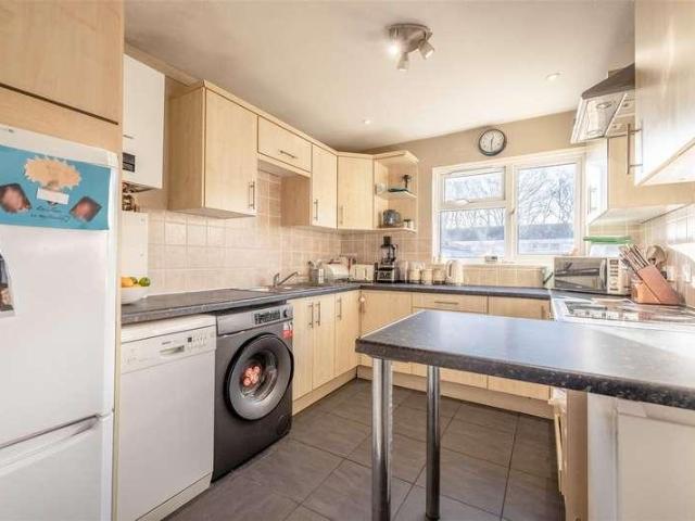 Flat for sale in Bray