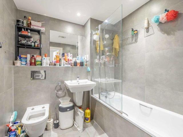 Flat for sale in Slough