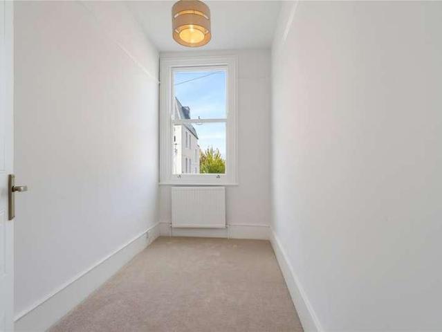Flat for sale in London Borough of Wandsworth, Greater London