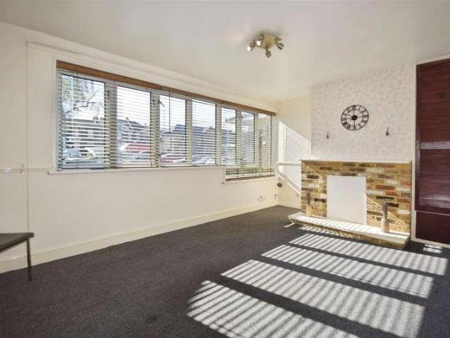 Flat for sale in Brentford, London Borough of Hounslow