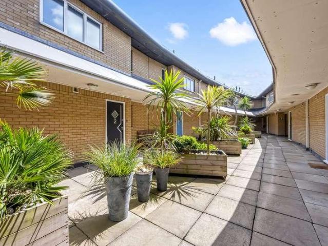 Flat for sale in Round Hill, Brighton & Hove