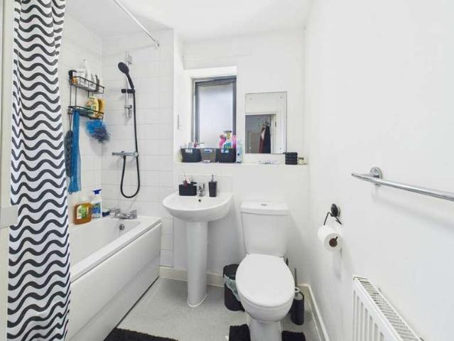 Flat for sale in Leagrave, Luton