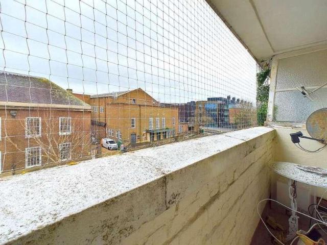 Flat for sale in West Worthing, Worthing