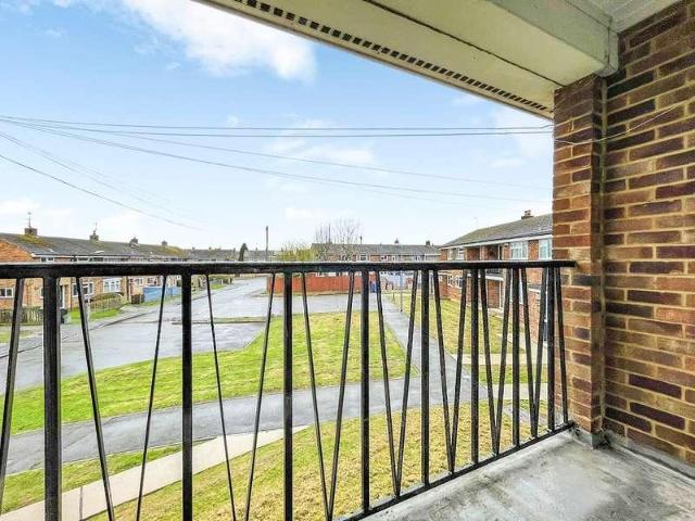 Flat for sale in Deanshanger
