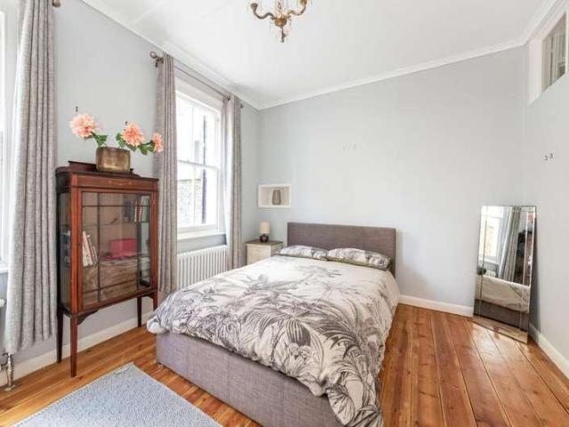 Flat for sale in London Borough of Lewisham, Forest Hill