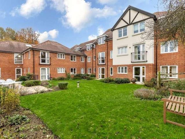 Flat for sale in London Borough of Croydon, Selsdon
