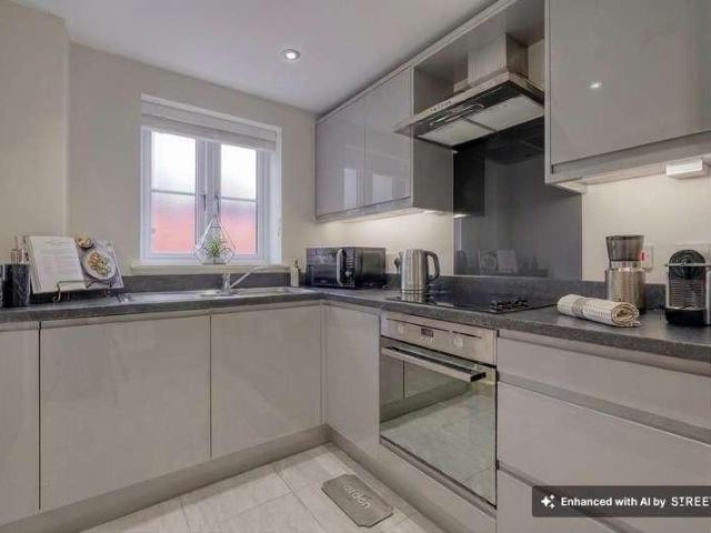 Flat for sale in Shirley, West Midlands