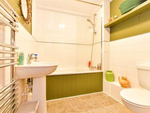 Flat for sale in Upper Walthamstow, Greater London