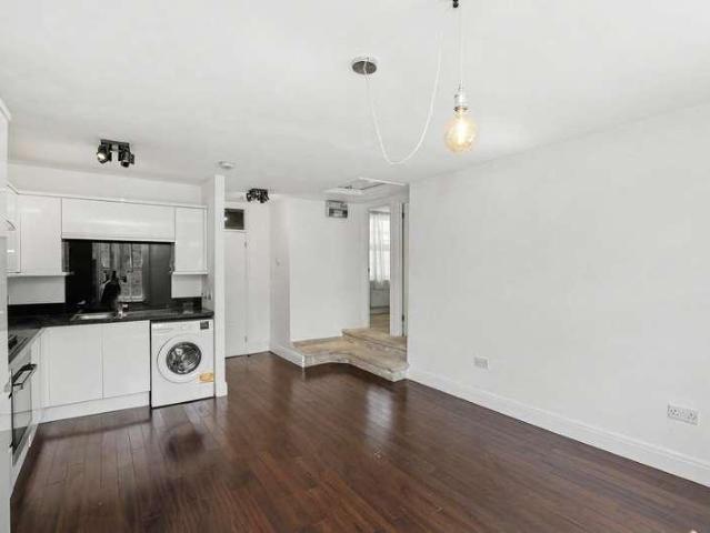 Flat for sale in High Barnet, Greater London
