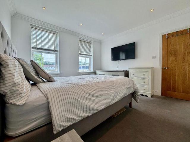 Flat for sale in London Borough of Croydon, Purley
