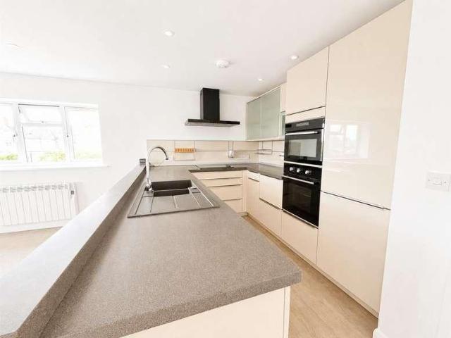 Flat for sale in Cross In Hand, East Sussex