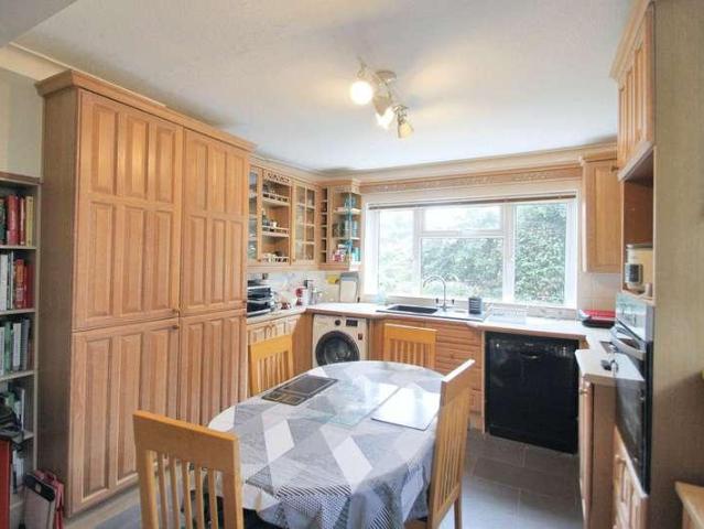 Flat for sale in Woodford, Greater London