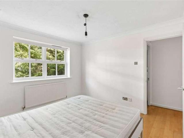 Flat for sale in London Borough of Islington, Greater London
