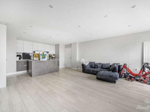 Flat for sale in Prittlewell, Southend-on-Sea