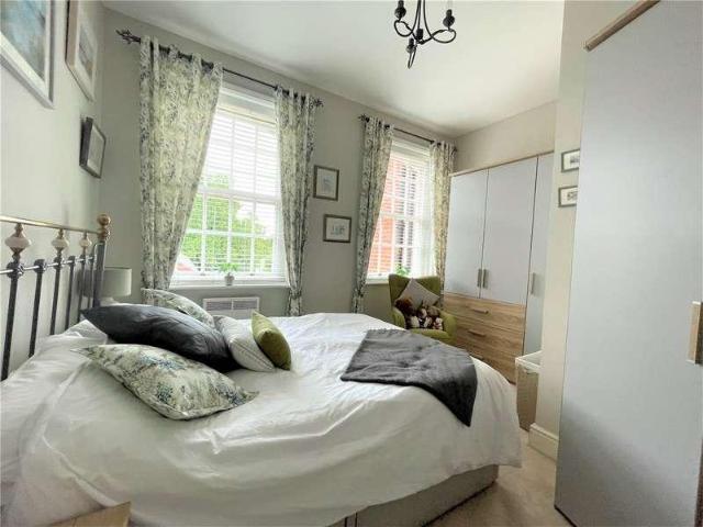 Flat for sale in Horseport, Ashurst Bridge