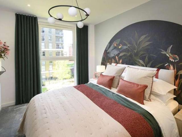Flat for sale in Birch Green, Lower Halliford