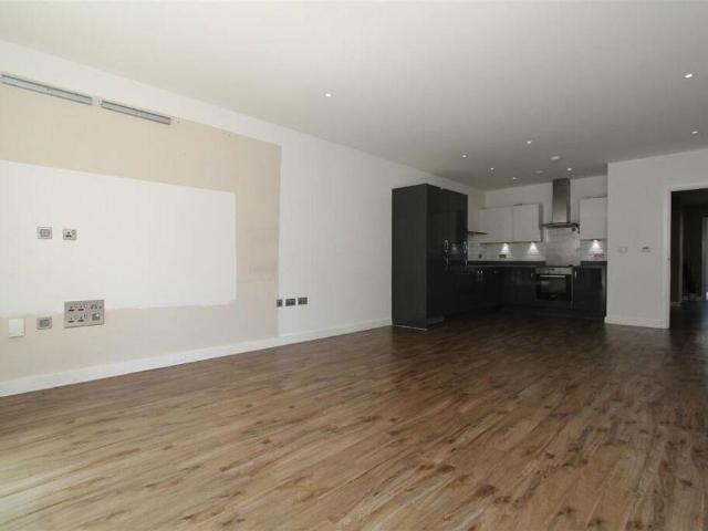 Flat for sale in Royal Borough of Greenwich, Greater London