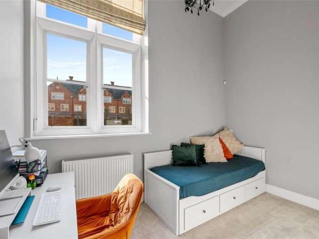 Flat for sale in Pachesham Park, Surrey