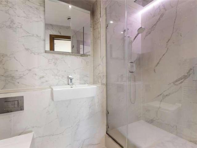 Flat for sale in Blackfriars, Greater London