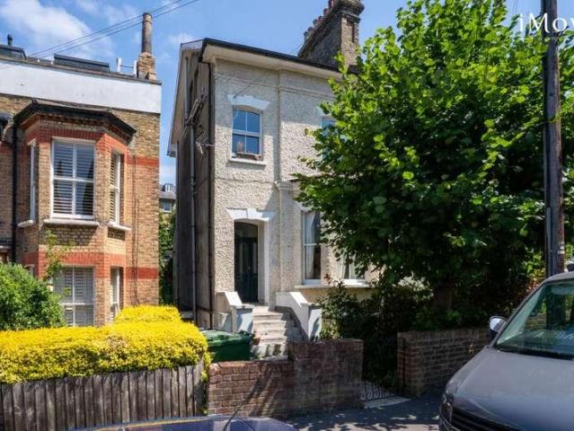 Flat for sale in Greater London