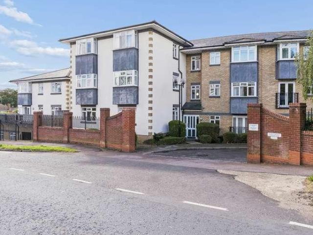 Flat for sale in King's Walden, Hertfordshire