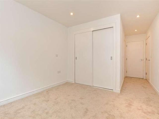 Flat for sale in London Borough of Croydon, Kenley