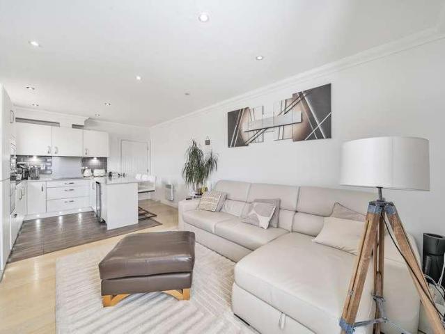 Flat for sale in Woodcote Green, Greater London
