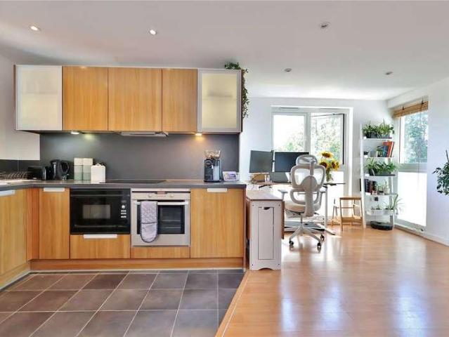 Flat for sale in Horsell, Woking