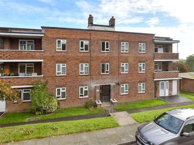 Flat for sale in Clarendon, Dover