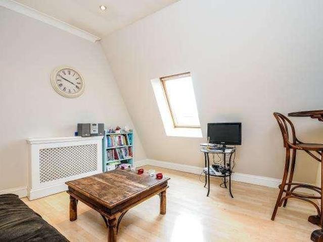 Flat for sale in Richmond, St Margarets