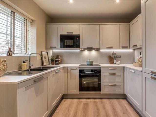 Flat for sale in Bray Wick, Maidenhead