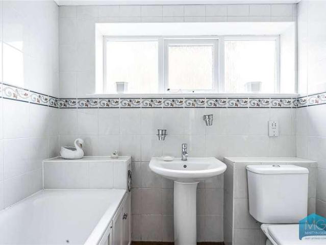 Flat for sale in Hampstead Garden Suburb, Greater London