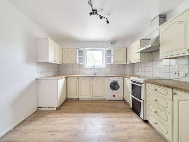 Flat for sale in Berrick Salome, Oxfordshire
