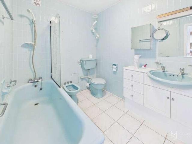 Flat for sale in Eastbourne, East Sussex
