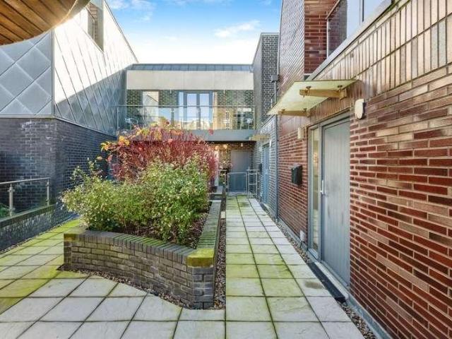Flat for sale in Mount Pleasant, Nangreaves