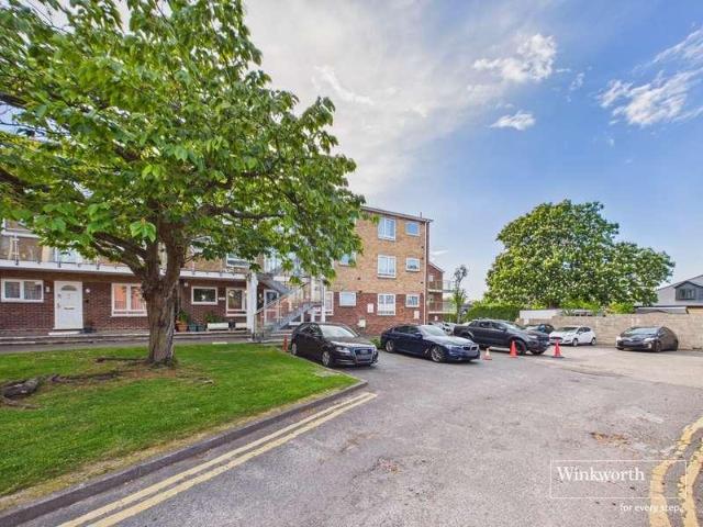 Flat for sale in Kingsbury, Greater London
