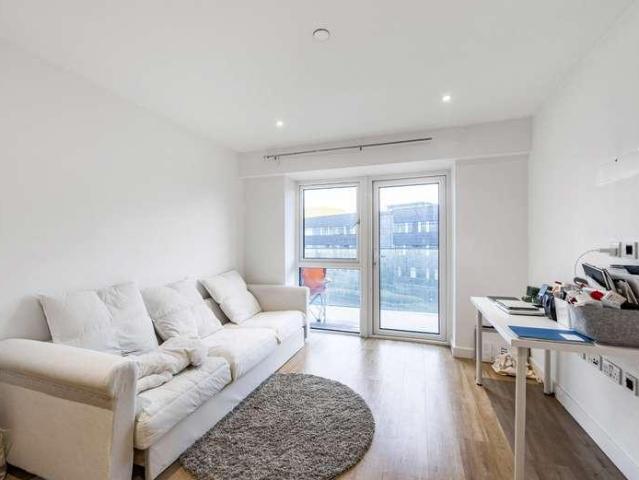 Flat for sale in Colindale, Greater London