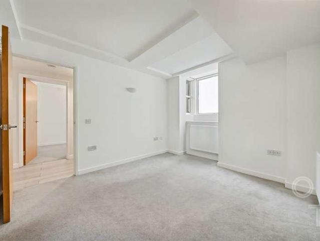 Flat for sale in Kentish Town, Greater London