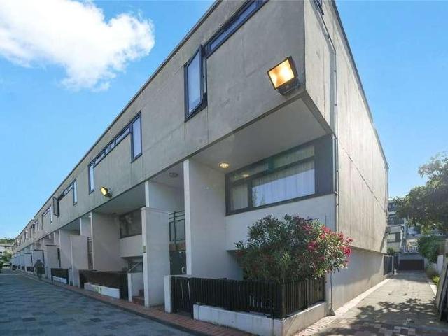 Flat for sale in Kentish Town, Greater London