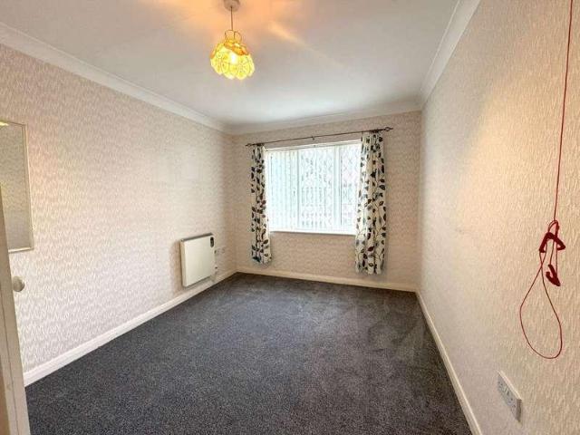 Flat for sale in Marshside, Southport