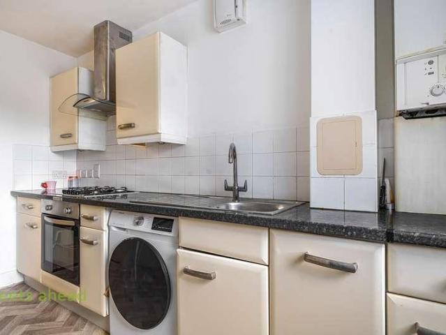 Flat for sale in London Borough of Croydon, Greater London