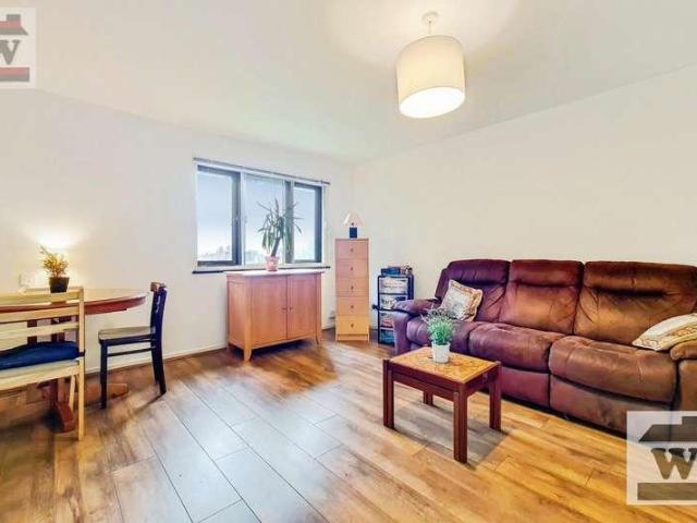 Flat for sale in London Borough of Hounslow, Spring Grove