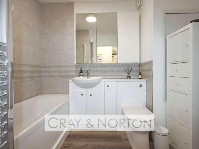 Flat for sale in London Borough of Croydon, Addiscombe