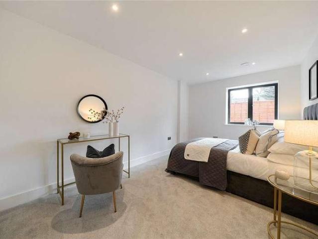 Flat for sale in London Borough of Ealing, Perivale